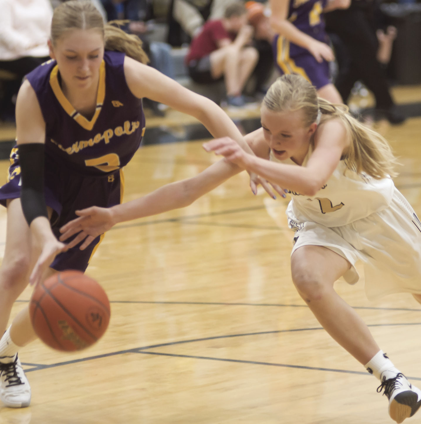 Lady Bison win thriller 3